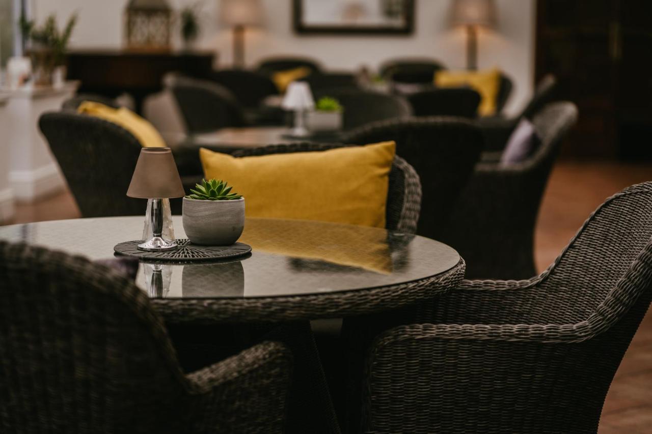 Rowton Hall Hotel And Spa Chester Extérieur photo